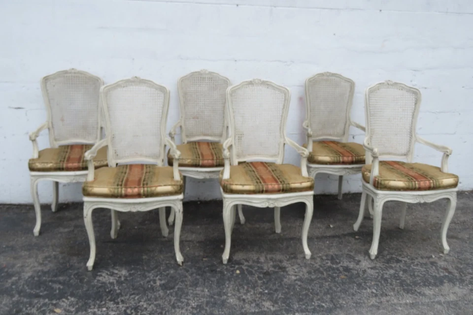 Juego de seis sillas de comedor francesas Shabby Chic talladas pintadas en caña 5818 Foto 1 de 4