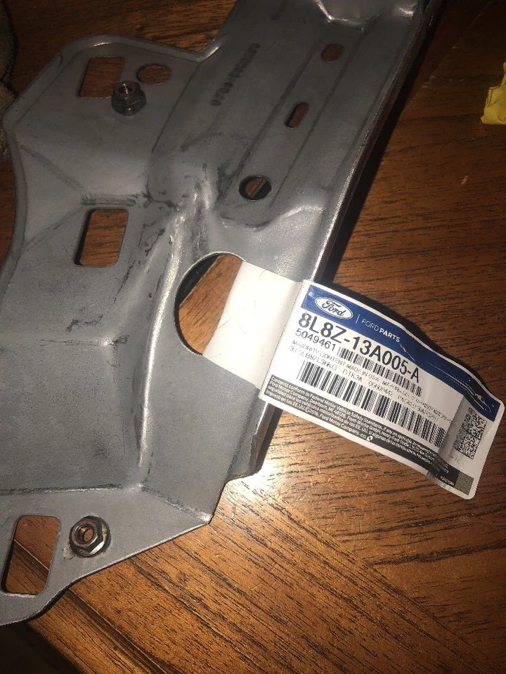 Soporte de parachoques lateral Mercury Mariner 2008-2012 Ford Escape/2008-2011 OEM Foto 1 de 1