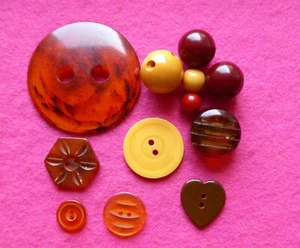 COLLECTABLE vintage 12 ART DECO BAKELITE BUTTONS - carved shaped - tested ( 57 ) - Picture 1 of 2