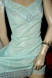 Vintage Unterkleid hellblau Romanze NYLON Blütenspitzenpasse 44 - Bild 1 von 4