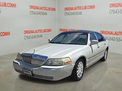 2004 Lincoln Town Car ULTIMATE - Image 1 of 4