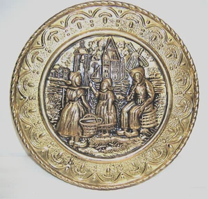 Vtg Embossed Peerage Brass Wall Hanging Country Scene Made In England. - Picture 1 of 2