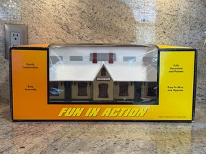 Rail King O Gauge Model Train Accessory - North Pole Country Passenger Station - Picture 1 of 10