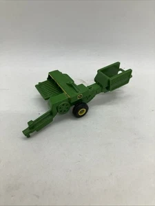 ERTL John Deere Square Hay Baler Die-cast 4” Green Toy 1/64 - Picture 1 of 8