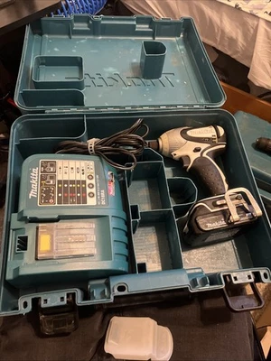 Makita BTD142 18V con estuche y cargador Foto 1 de 4