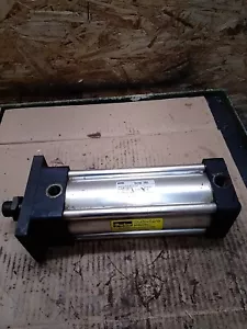 Parker 03.25 J2MLU16 250 PSI Pneumatic Cylinder - Picture 1 of 9