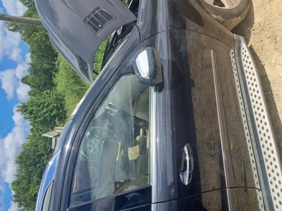 Mercedes-Benz GL450 2010 carcasa de puerta delantera para pasajeros - usado, camioneta local solamente Foto 1 de 4