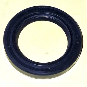 Suzuki GP100 GP125 Both Side Crank Engine Oil Seal 09283-25037 -30023 4463 4450 - Picture 1 of 4