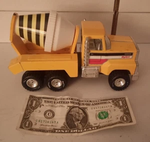 NYLINT CEMENT MIXER TRUCK ( A FEW PAINT SCRATCHES BUT IN GOOD CONDITION) - Picture 1 of 9
