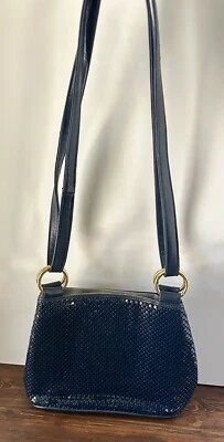 Cartera de malla azul marino vintage Whiting Davis detalle anillo dorado correa hombro Foto 1 de 4