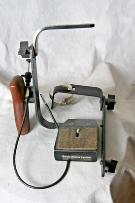 Stroboframe fixed flash bracket for 6x6 SLR camera with cable release - Image 1 of 4