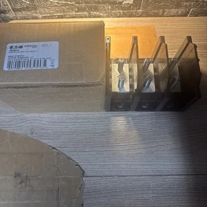 Eaton Bussmann 16390-3 Power Distribution Block 250A 600VAC/DC - Picture 1 of 7