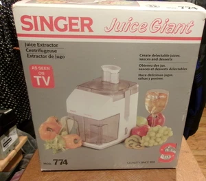 SINGER 'JUICE GIANT' Model #774 Fruit & Vegetable Juice Extractor Juicer NOS VTG - Picture 1 of 7