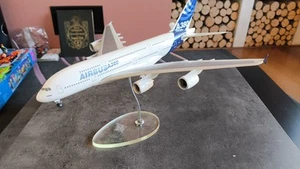 AIR DECO MONTAUBAN MAQUETTE AVION RESINE AIRBUS A380 L 37cm ENVERGURE 40cm EXC - Picture 1 of 8