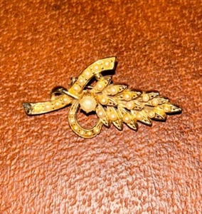 Vintage Trifari Stylized Leaf/Ribbon Pin w/ Pearl Inset - Picture 1 of 2