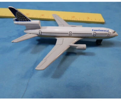 Sky Busters Matchbox Continental Airlines DC-10 Die Cast 1973 - Image 1 of 2