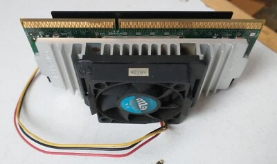 INTEL Pentium III 400/512/100/2.0V 90160474-0054 (2649) Foto 1 de 4