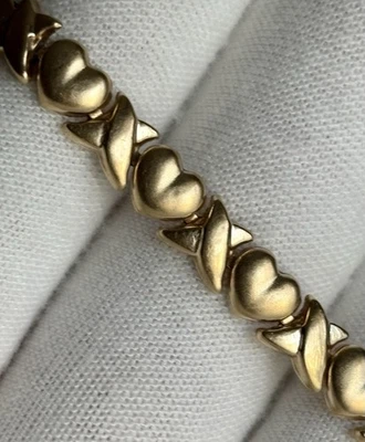 10k Yellow Gold XO Heart Link Bracelet 7 inch Ladies 6mm wide OR 4g - Image 1 of 4