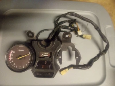 Velocímetro e interruptores calibre Suzuki GS550 RPM (1980) Foto 1 de 4