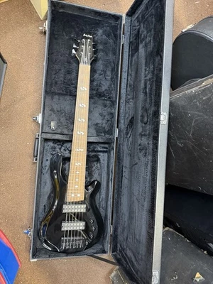 Bajo eléctrico Harley Benton de 6 cuerdas con estuche rígido Foto 1 de 4