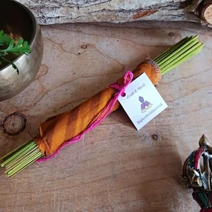 Handmade Indian Incense Sticks | 25 Sticks Frankincense & Myrrh - Picture 1 of 3