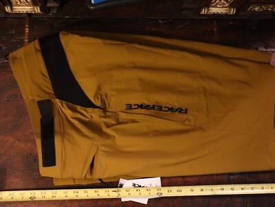 Woman's Raceface XL cycling shorts. - Image 1 of 4