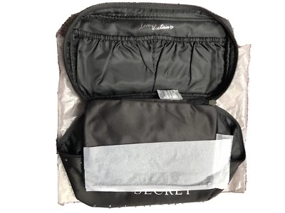 Victoria's Secret Satinado 3 piezas Maquillaje/Cosméticos/Tren de Viaje Estuche Negro/Plateado Nuevo con Etiquetas Foto 1 de 4