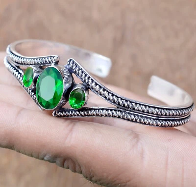 Brazalete brazalete único de plata de ley 925 con piedras preciosas de diopsido de corte ovalado Foto 1 de 4