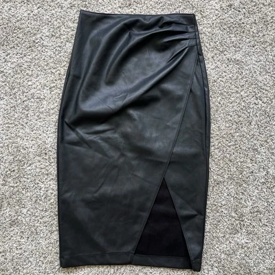 Falda Abercrombie & Fitch XS para mujer negra imitación cuero abertura lateral y ruging Foto 1 de 4