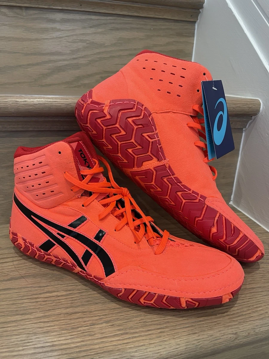 [非売品] asics レスリングシューズ 東京オリンピックモデル アシックスの“レインボー”スニーカー、オリンピックシンボルカラーの
