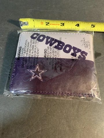 NEW IN PACKAGE  NFL Dallas Cowboys Men's Printed Logo Leather Bi-Fold Wallet Cover