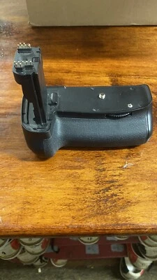 Zeikos ZE-CBG60D Multi Power Battery Pack Grip Canon 60d  Vertical EOS - Image 1 of 4