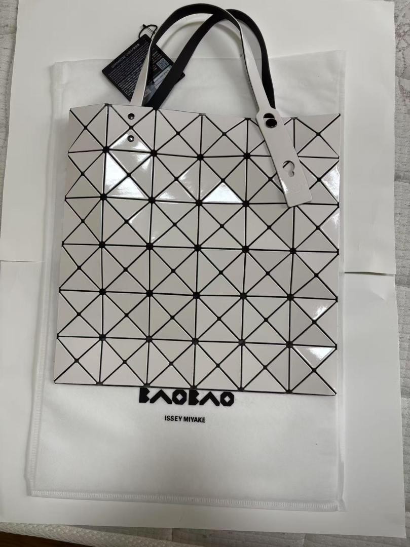 ISSEY MIYAKE Bao Bao White Bags & Handbags for Women for ISSEY MIYAKE Bao Bao White Bags & Handbags for Women for