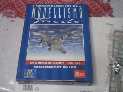 Italeri Kit montaggio 1/72 Aereo Messerschmitt BF 109 Hobby  Work completo nuovo - Immagine 1 di 3