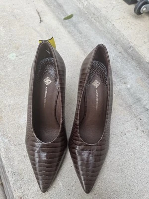 Zapatos de tacón Antonio Melani marrón cocodrilo en relieve Foto 1 de 4