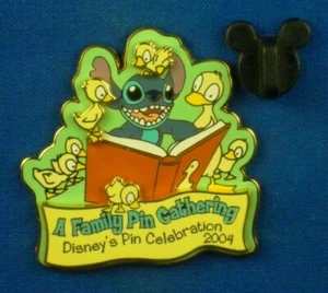 Stitch with Ducks Reading Book Family Pin Gathering 2004 LE 1000 Pin # 32602 - Picture 1 of 4