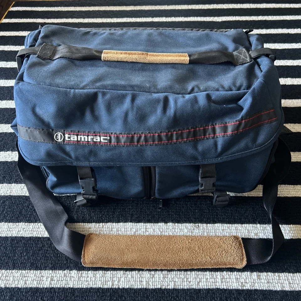 Tamrac Model 610 Pro System 10 Camera Shoulder Bag 20x11x11 Blue USA Vintage - Image 1 of 4