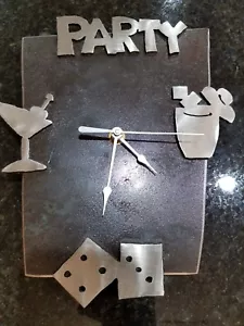 Moderne Wanduhr "Party" aus Metall - Bild 1 von 7