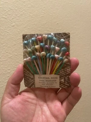 Selecciones de cóctel de plástico con tapa hecha a mano de colección hechas en Hawai Foto 1 de 2