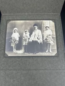 Foto antica 1900 sacerdote ragazze prima comunione velo religioso fiori - Foto 1 di 9