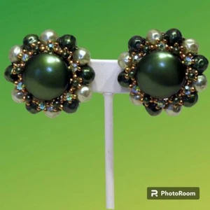 Orecchini grandi vintage con perline verdi e strass clip on - Foto 1 di 7