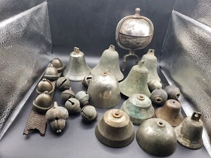 lot of 25 antique vintage Sleigh Bells bronze brass acorn horse buggy carriage - Picture 1 of 15