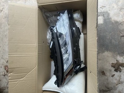 Conjunto de faróis TYC 20-17913-00-9 - Imagem 1 de 4