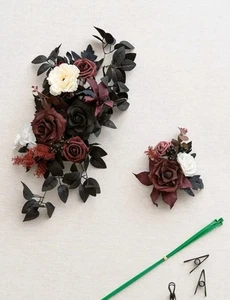 Ling's Moment Hochzeitsschild Swag Blumen, künstlicher Bogen Hintergrund schwarz burgund - Bild 1 von 6