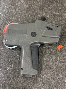 Adesivo pistola prezzi Monarch Paxar 1110 etichetta pistola PARZIALMENTE FUNZIONANTE LEGGI🔥 - Foto 1 di 17