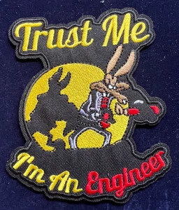 ‘’TRUST ME I’M AN ENGINEER’’ WIL E COYOTE HUMOROUS CLOTH PATCH BADGE - Picture 1 of 3