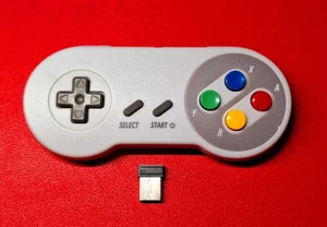 Controller wireless USB in stile SNES 2,4 GHz - NUOVO - Foto 1 di 4