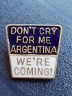 Alte Anstecknadel Brosche Don't Cry for me Argentina We are Comming (99)