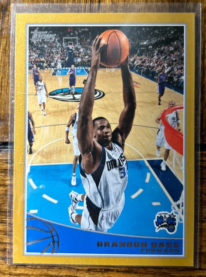 2009-10 Topps Gold /2009 Parallel #56 Brandon Bass Dallas Mavericks Magic - Image 1 of 2