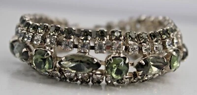 Silvertone 金属 7/8 英寸宽手链绿色透明水钻时尚珠宝 7.25 — 第 1/4 张图片